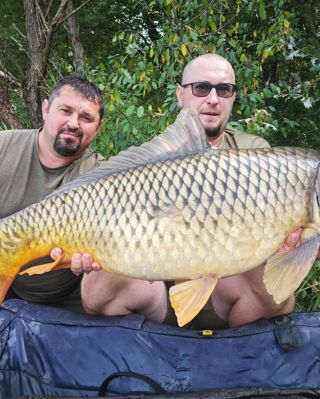 CHYTIL CARP TOUR AQUA TRŠICE 2025 Od pátku 29.8. do neděle 31.8. proběhl další firemní závod a setkání rybářů na přehradě...