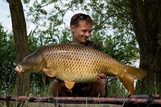 LETNÍ RYBAŘENÍ V SILNÉM VĚTRU Horký červencový týden jsme s přítelkyní strávili u vody. Počasí bylo typicky letní, od rána...